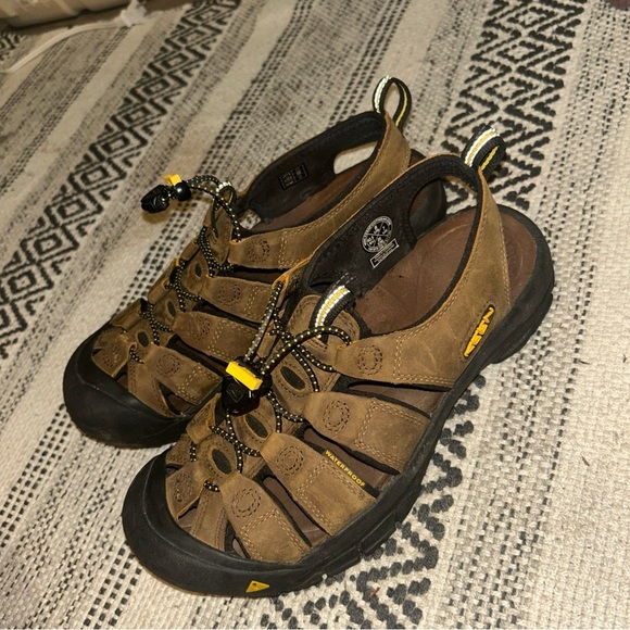 Keen Tan and Black Outdoor Sandals - Picture 3 of 8